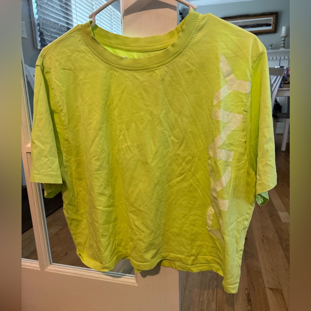 Cropped t shirt!!